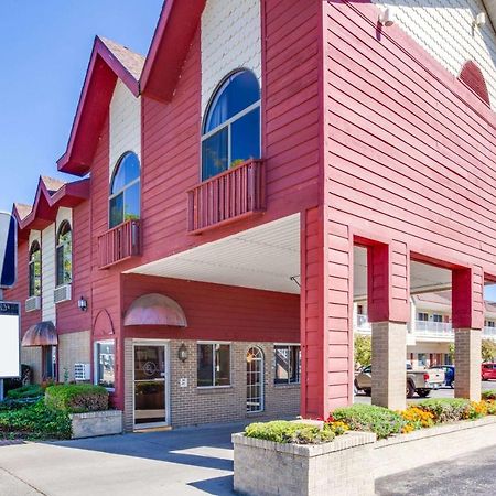 Super 8 Beachfront By Wyndham Mackinaw City, Mi Exterior foto