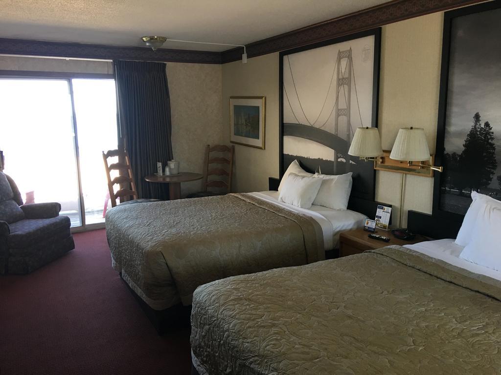 Super 8 Beachfront By Wyndham Mackinaw City, Mi Exterior foto