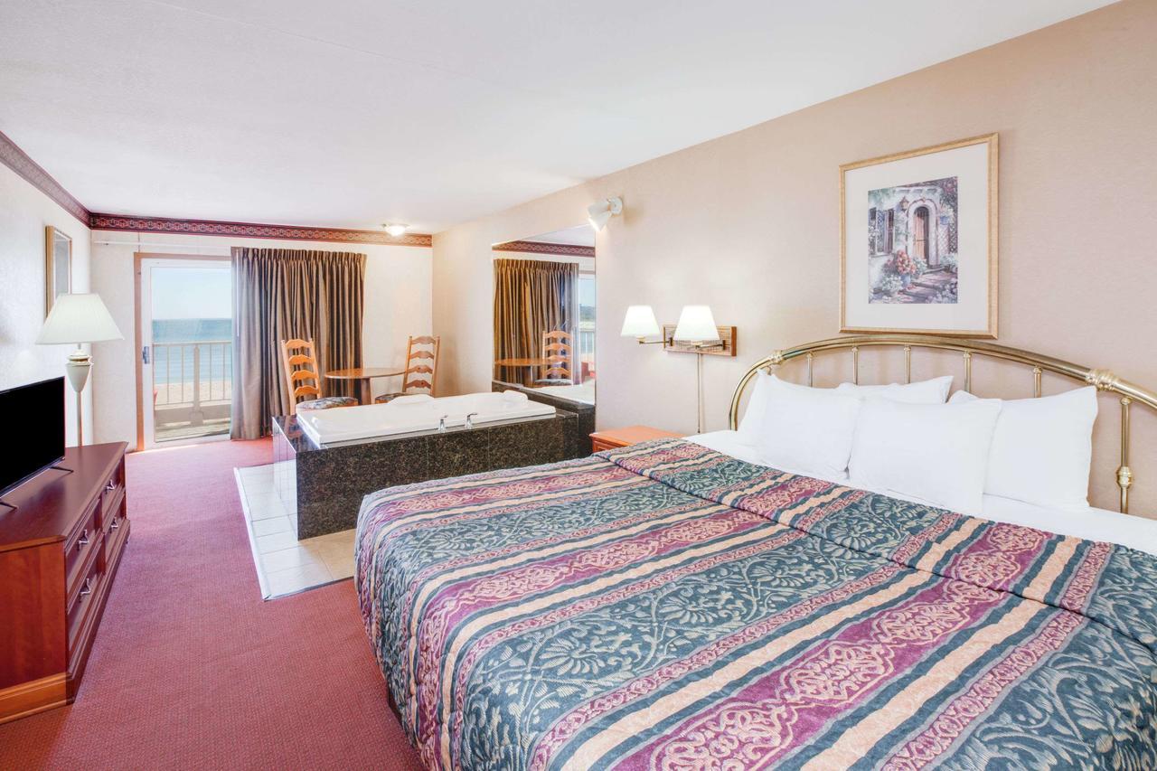 Super 8 Beachfront By Wyndham Mackinaw City, Mi Exterior foto