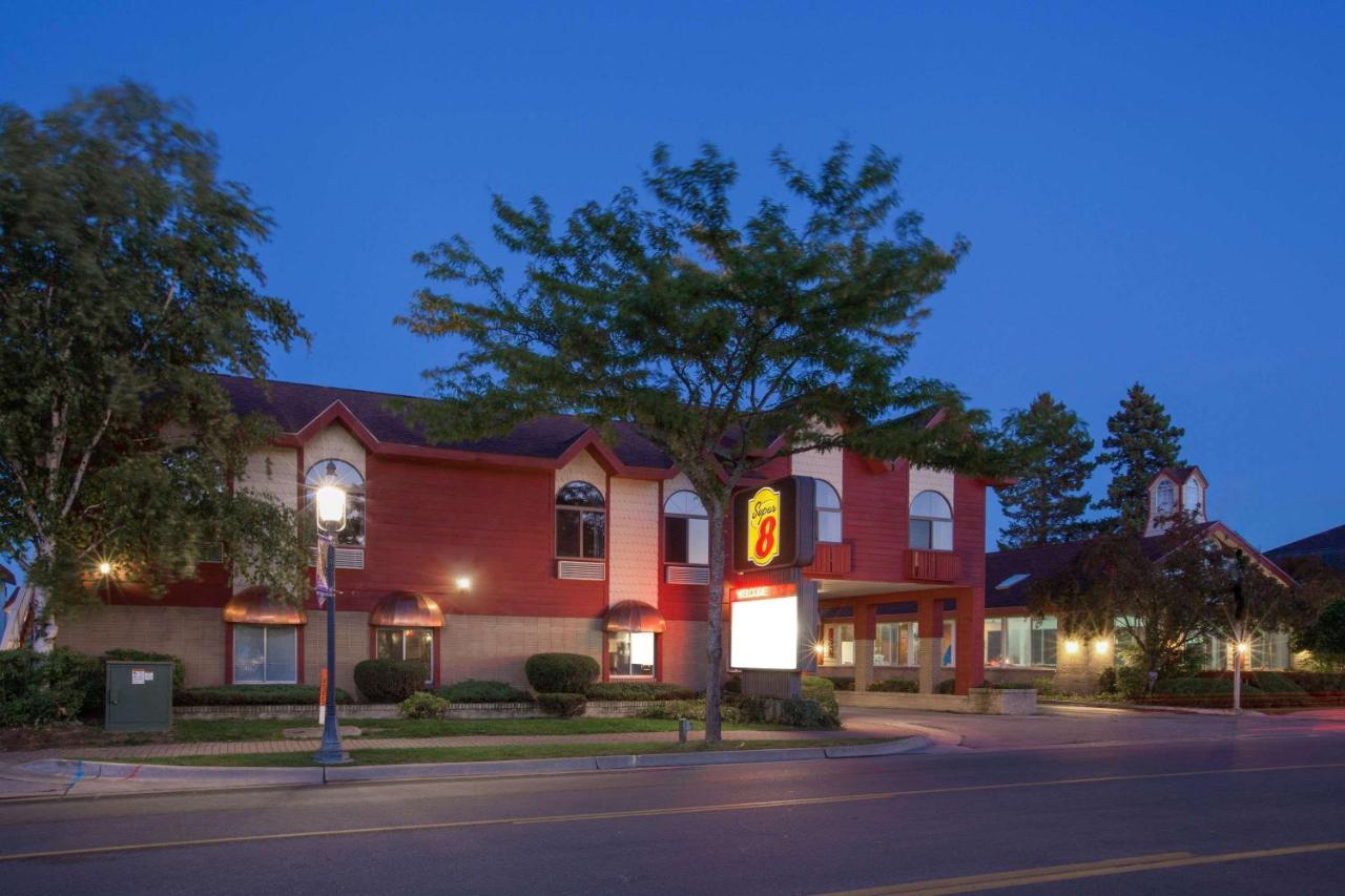 Super 8 Beachfront By Wyndham Mackinaw City, Mi Exterior foto